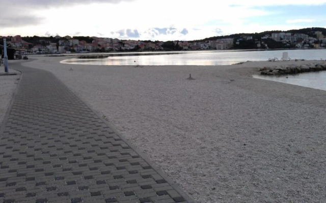 Central - 40m From the Beach - A1