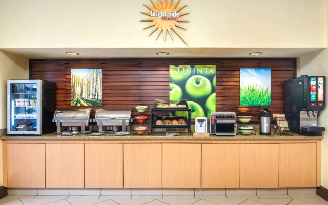 La Quinta Inn & Suites by Wyndham Atlanta Ballpark/Galleria