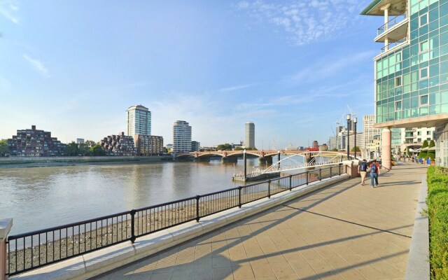 Sublime St. George Wharf Apt. in Vauxhall