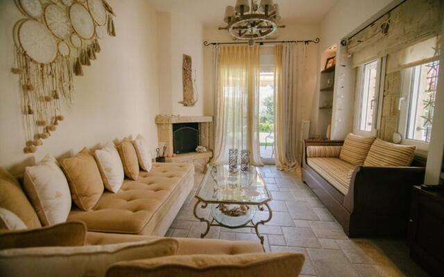 Dreamcatcher Luxury Villa, 1 min walk to beach