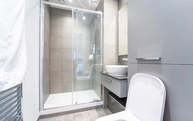 4 Guests - Close Airport - 25min Central London