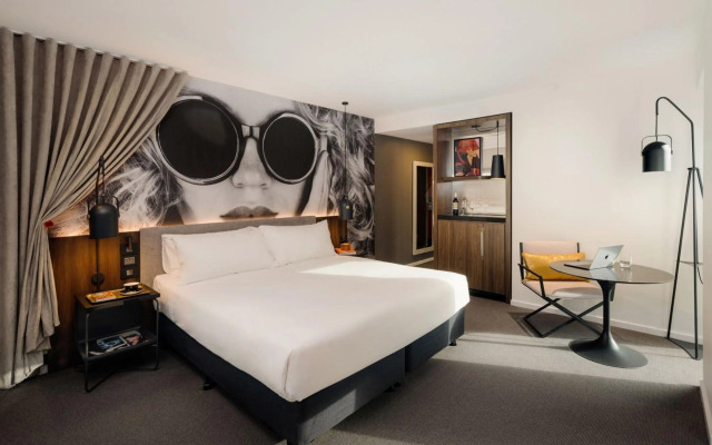 Hotel Indigo Melbourne on Flinders by IHG
