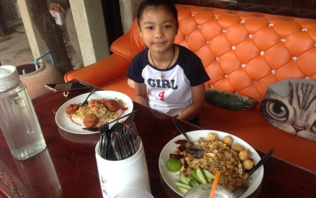 Solar Cell Uthai Thani Homestay