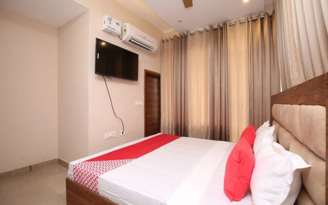 OYO 27743 Hotel Platina