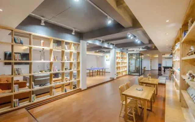 Dali li li wan xiang youth community hostel