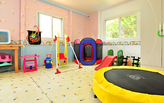 Gapyong Arno Kids Spa Pension