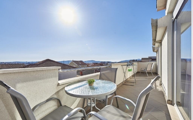 Apartment Sina - modern and comfortable: A1 Trogir, Riviera Trogir
