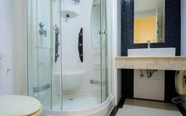 Seaview Condo with Large Pool - BAP1