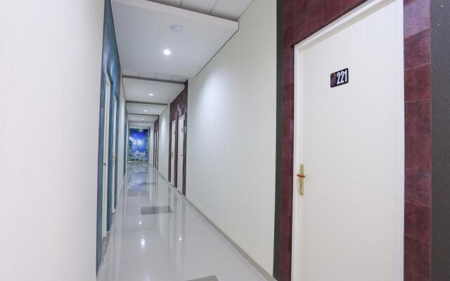 OYO 999 Garuda Guesthouse