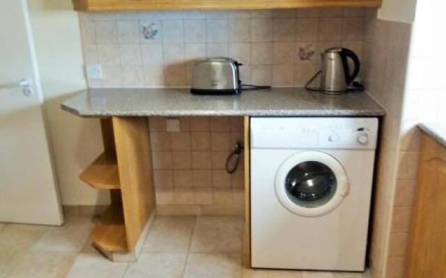 Apartment 240 Depa Court