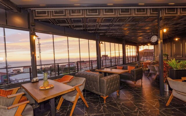 Grand Royal Hotel