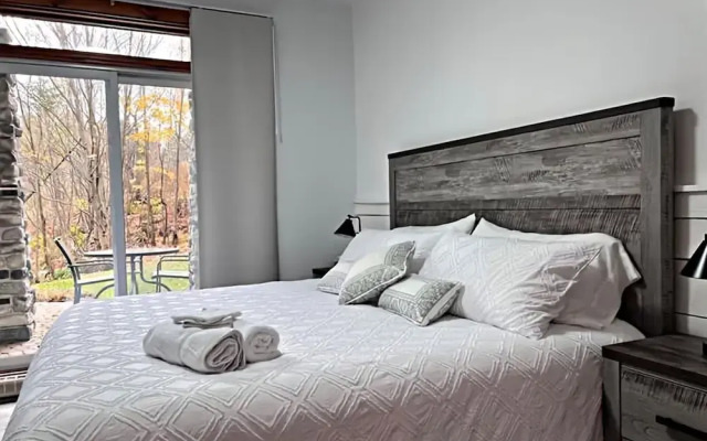 Les Eaux 227-1 by Escapades Tremblant
