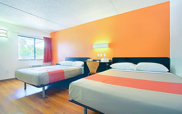 Motel 6 East Brunswick, NJ