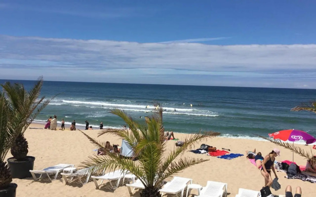 Blue Twenty Two - Espinho / Oporto Beach