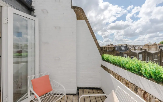 Light-filled Primrose Hill Rooftop Retreat