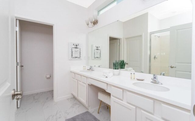 Spacious Home Near Disney