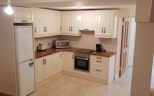3 Bedroom newly furnished cork city