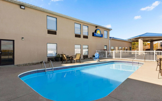 Days Inn by Wyndham Hillsboro