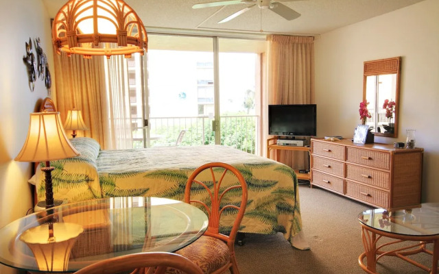 Royal Kahana #319 Studio Bedroom Condo by RedAwning