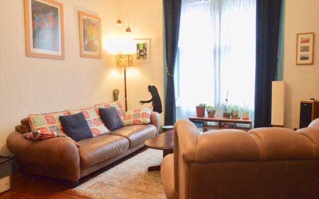 Two Bedroom Flat In Meadowbank