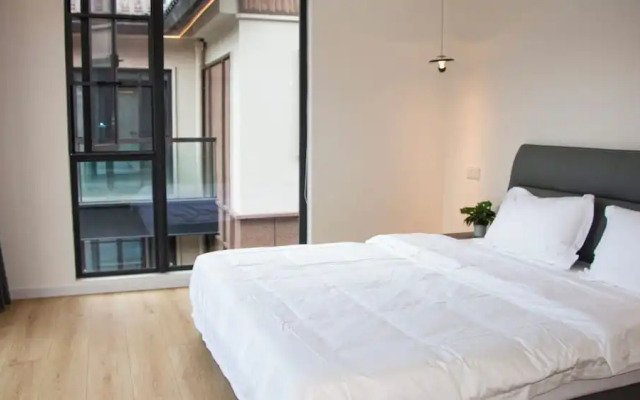 Longquan Royal Villa