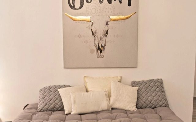 Vatican Luxury 2BD 2BA - Vatican Luxury Rizzo