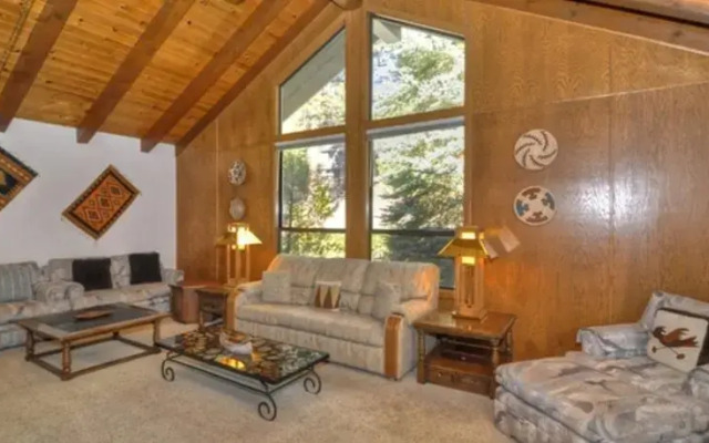 Lakeshore Boulevard Grand Retreat