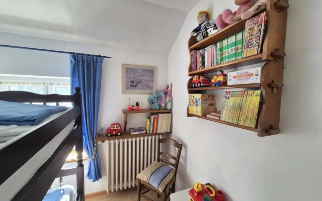 Spacious Family Home Near the Sea