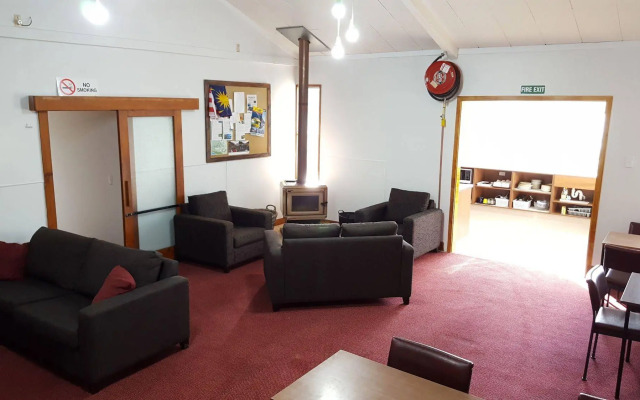 Fiordland National Park Lodge