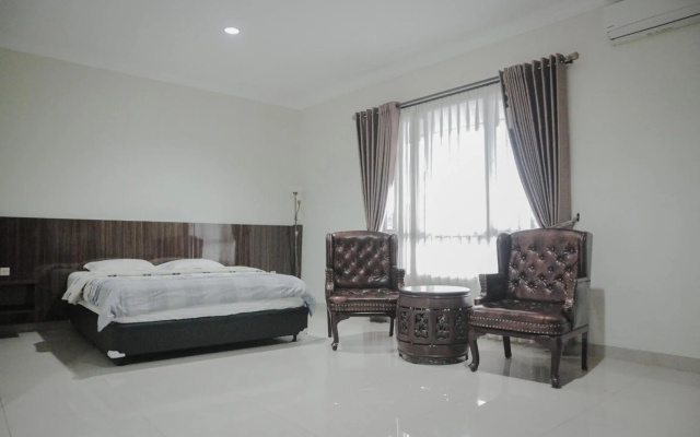 Villa Aries Biru – Guest Rooms – Megamendung