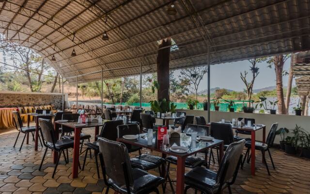 OYO 7647 Hotel Lions Den