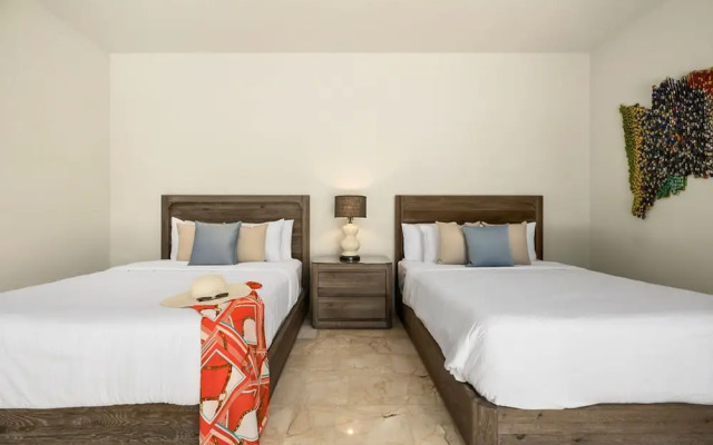 NEW Luxury 4BR Beachfront Villa w Infinity Pool