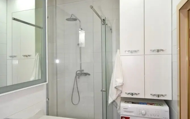 Apartments by Luxe Group AM422