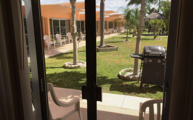 Warm Mineral Springs Motel