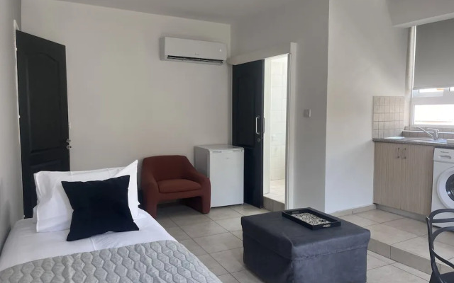 Phaedrus Living: Hoopoe Residencies 107