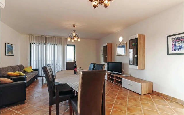 Three-Bedroom Apartment in Privlaka
