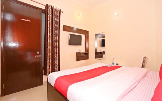 OYO 16697 Hotel Randhawa
