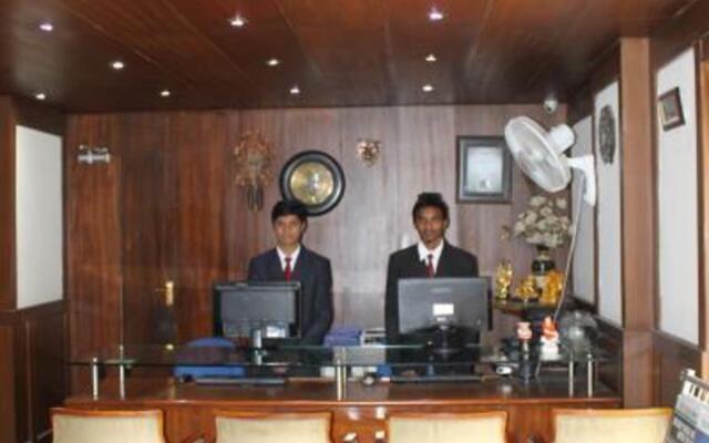 OYO 316 Hotel Brigade Royale