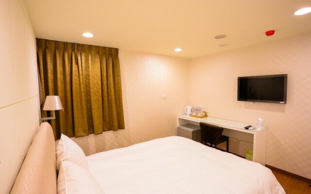 Jade Hotel