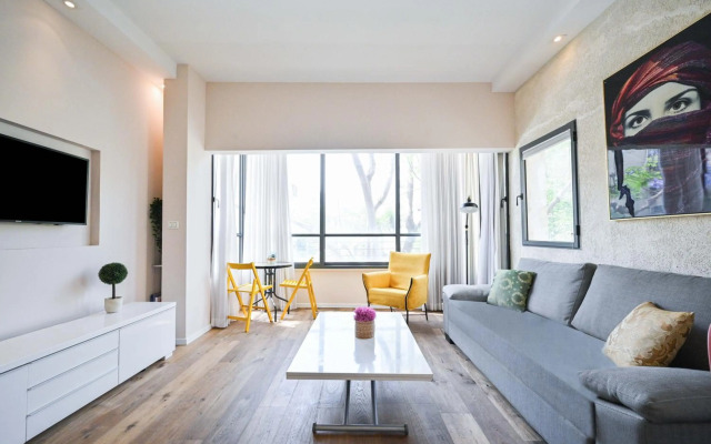 Sahara Vibes by HolyGuest