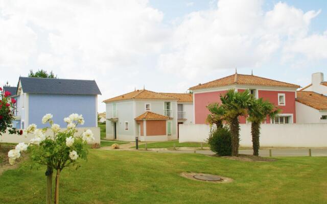 Spacious villa with private swimming pool near a golf course