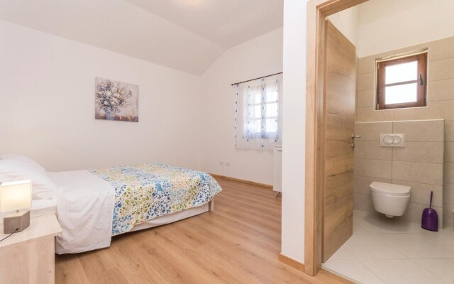 Beautiful Home in Muline With Wifi and 4 Bedrooms