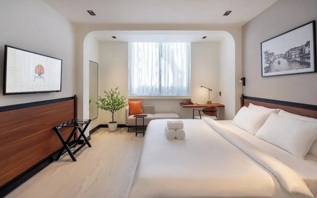 Metrolux City Contemporary Hotel