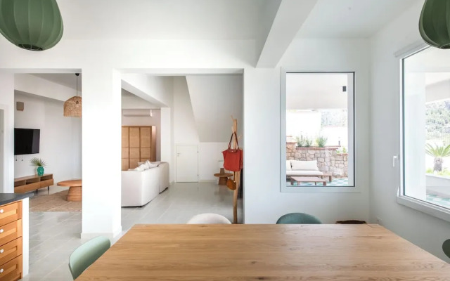 Sea Frame Design Apartments with Pool by Wonderful Italy