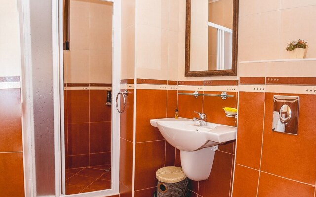 FM Deluxe 1-BDR Apartment with Parking by Sozopol