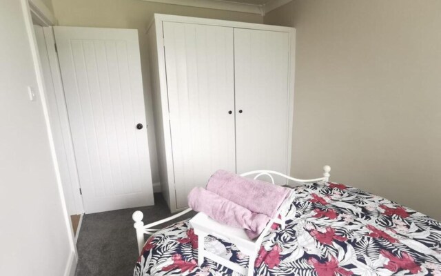 Lovely 3-bed House in Derry