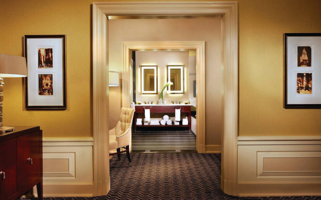 The Algonquin Hotel Times Square, Autograph Collection