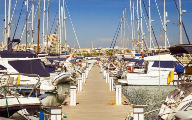 Great Location 1BR Studio Wtih Pool Marina View