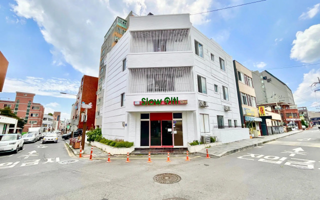 Slow Citi Guesthouse - Hostel