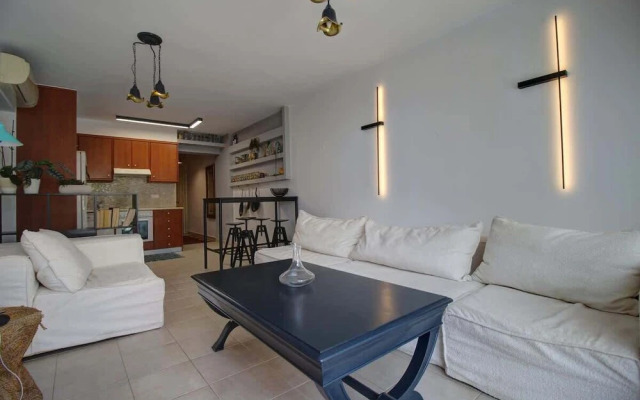 Villa Elias 1BR Upper Apt with Pool